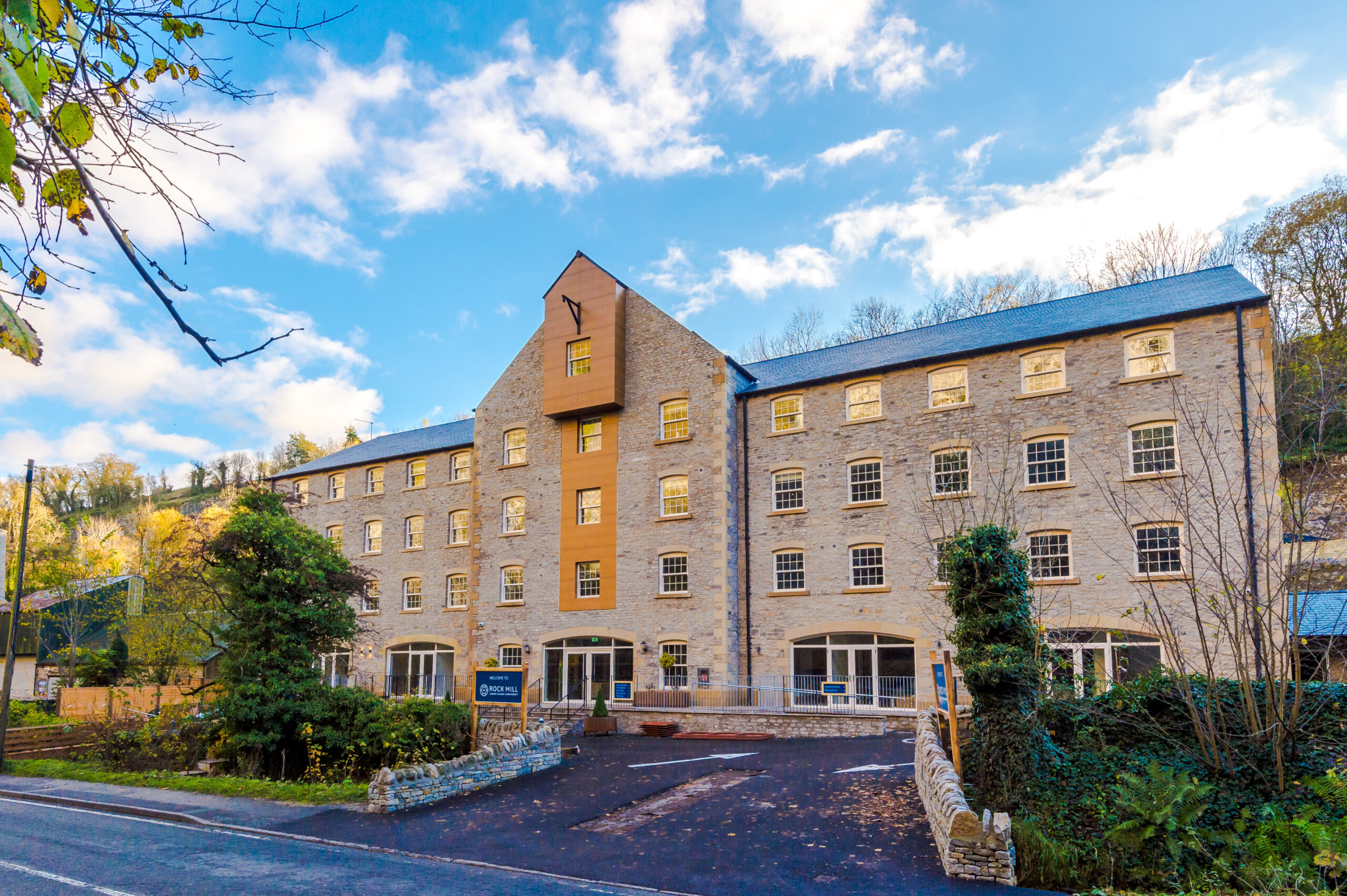 Rock Mill – Deluxe Studio Apartment with Balcony